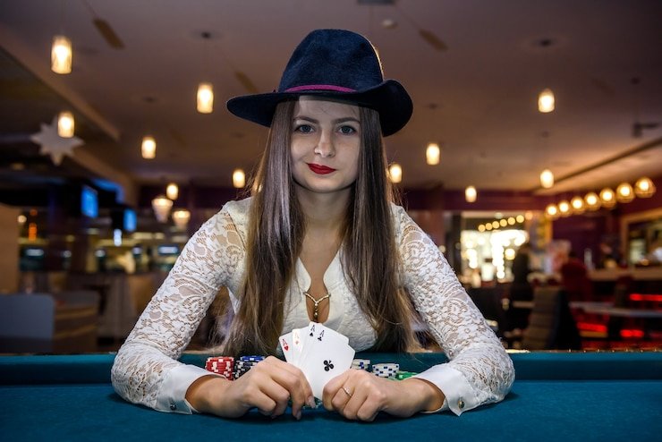 Permainan meja blackjack dengan nuansa hijau